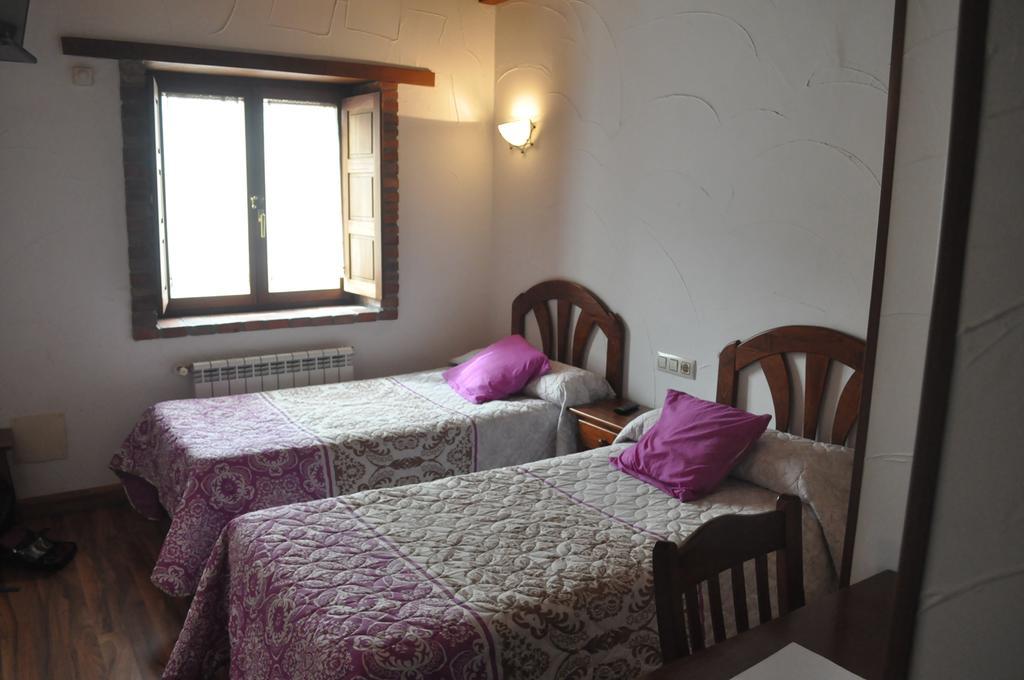 Hotel Restaurante La Parra Ла Франка Екстериор снимка